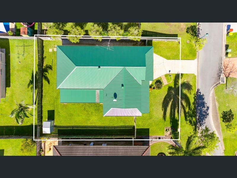 8 Fleur Street, Rothwell — photo 1 of 5