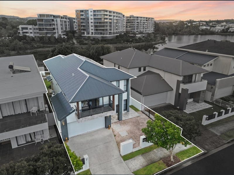 7 Jurien Crescent, Varsity Lakes — photo 1 of 5