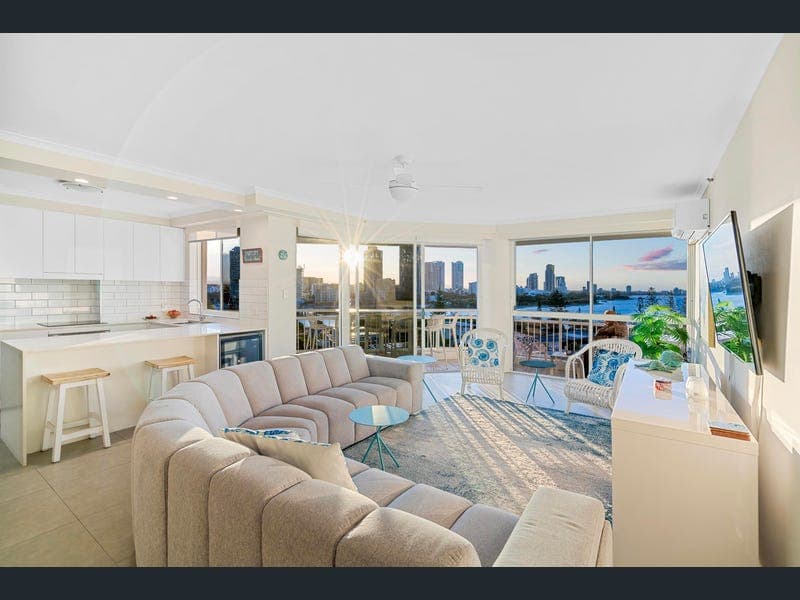 38/11-17 Hughes Avenue, Main Beach — photo 1 of 5