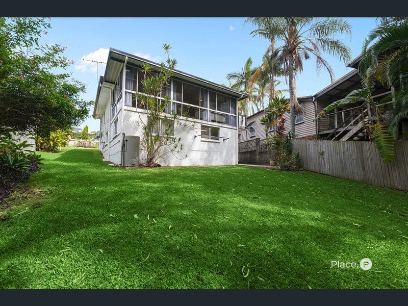 70 Sunshine Avenue, Tarragindi — photo 1 of 5