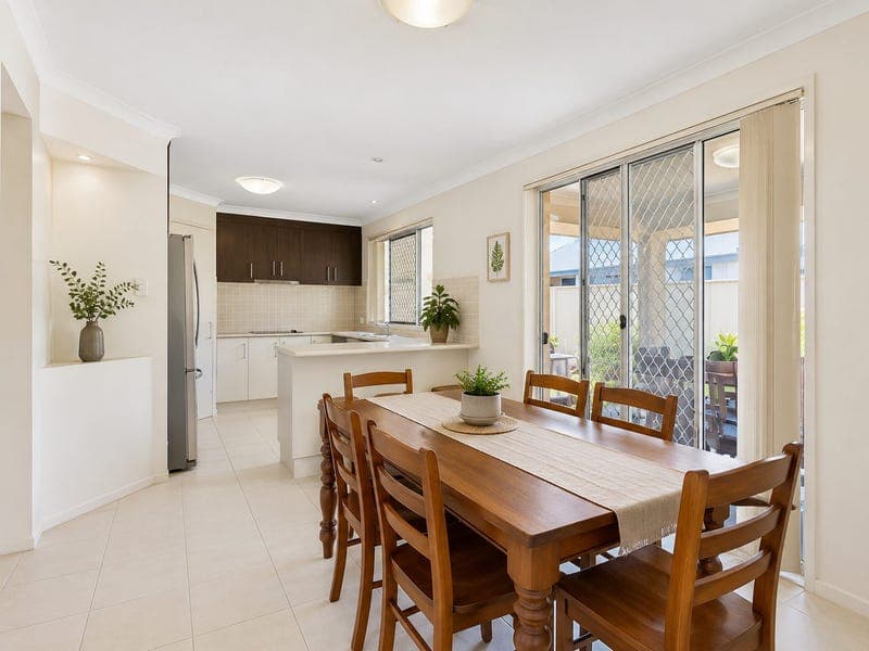 130 Ropley Road, Wynnum West — photo 1 of 5
