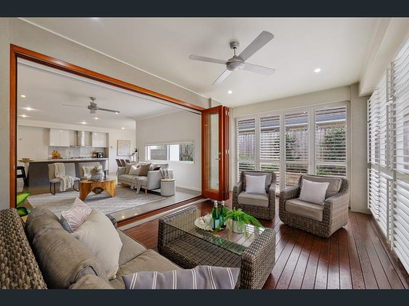 8 Drovers Close, Ferny Hills — photo 1 of 5
