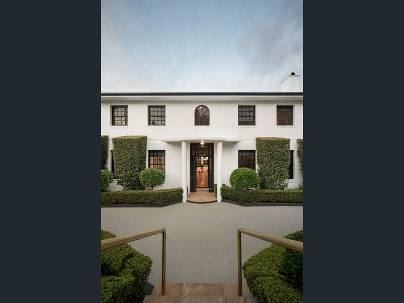 7 Lonsdale Street, Ascot — photo 1 of 5