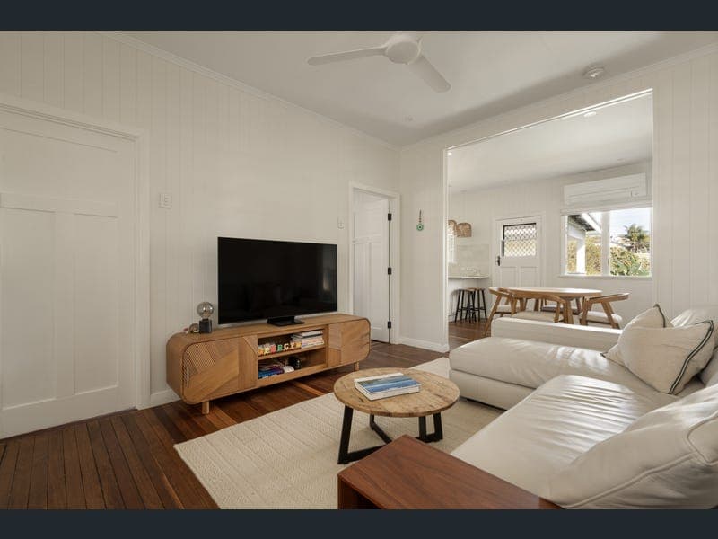 15 Broula Street, Stafford Heights — photo 1 of 5