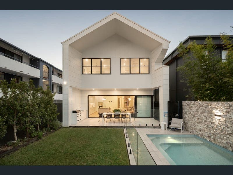 35 Kent Street, Hamilton — photo 1 of 5
