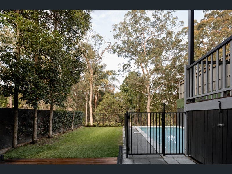 33 Fifth Avenue, Bardon — photo 1 of 5