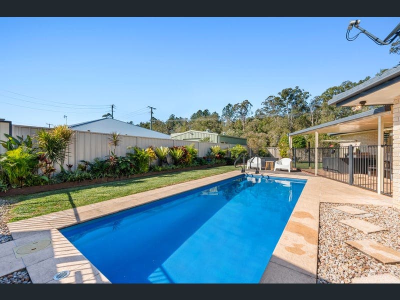 6 Layt Court, Landsborough — photo 1 of 5