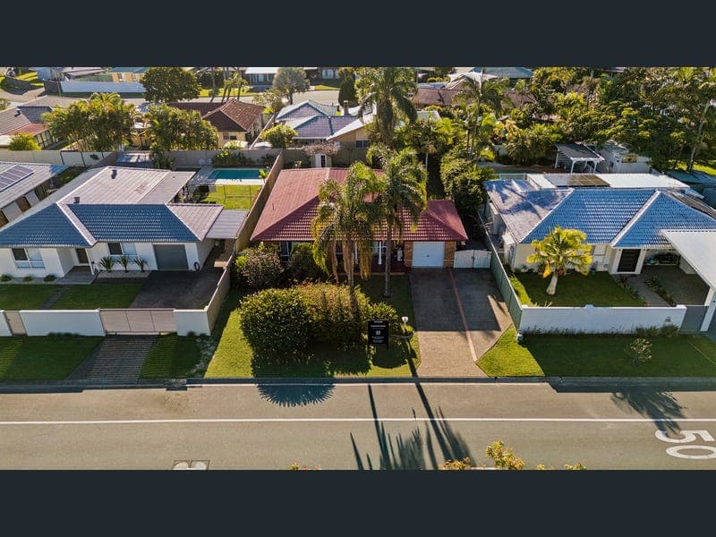 50 Bienvenue Drive, Currumbin Waters — photo 1 of 5