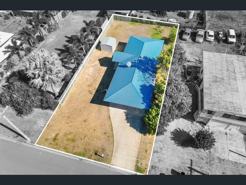 25 Palm Court, Moore Park Beach — photo 1 of 5