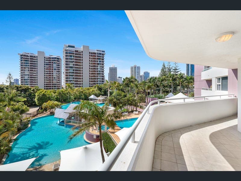 10/12 Commodore Drive, Paradise Waters — photo 1 of 5