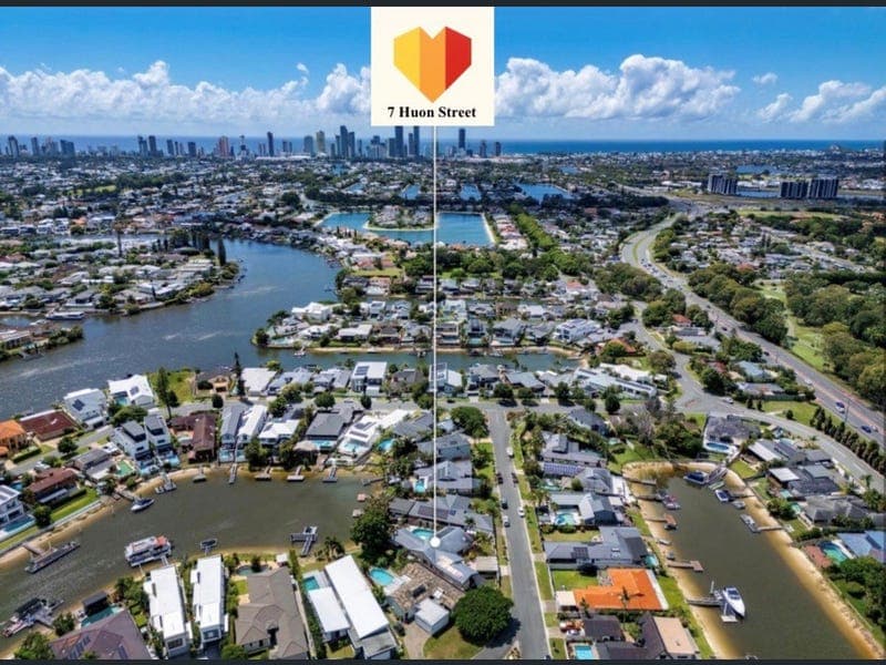 7 Huon Street, Broadbeach Waters — photo 1 of 5