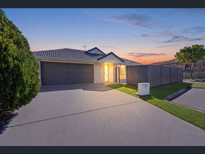 5 Sunnybrae Close, Merrimac — photo 1 of 5