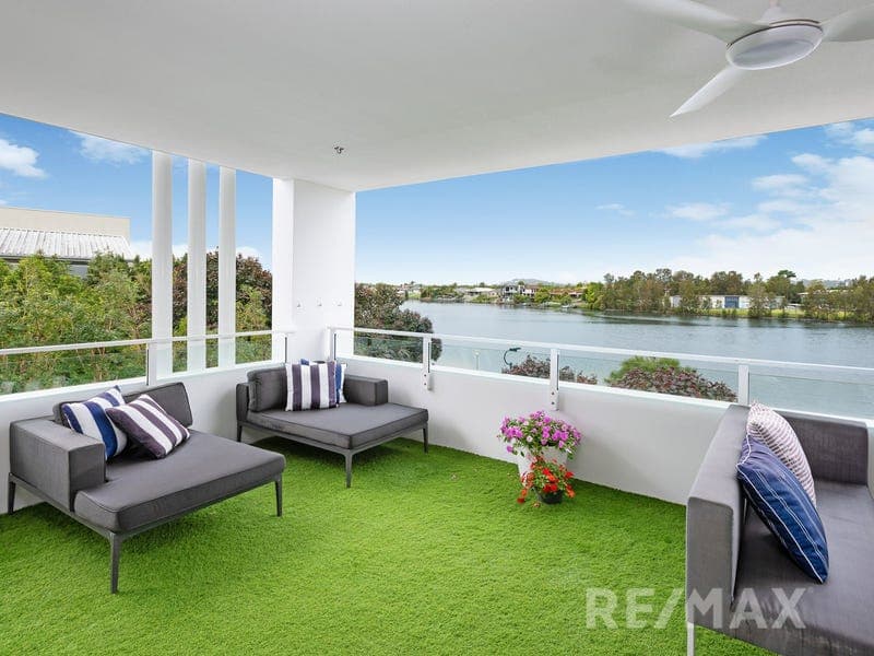 14/1 Lakefront Crescent, Varsity Lakes — photo 1 of 5