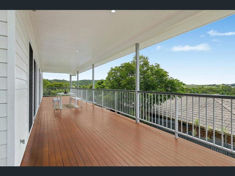 21 Waterview Drive, Lammermoor — photo 1 of 5