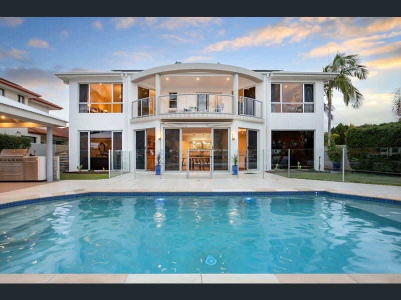 16 Eastpark Waters, Helensvale — photo 1 of 5