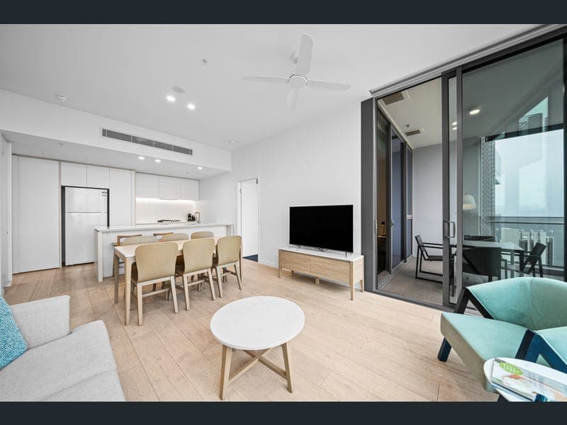 3304/12 Philip Avenue, Broadbeach — photo 1 of 5