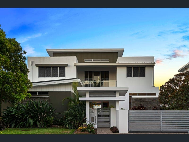 24 Windward Place, Jacobs Well — photo 1 of 5