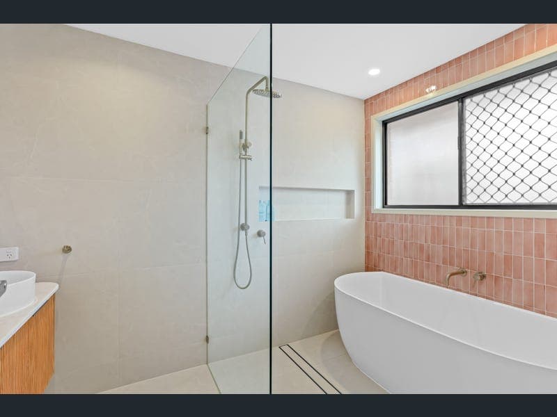 38 Ashford Road, Helensvale — photo 1 of 5