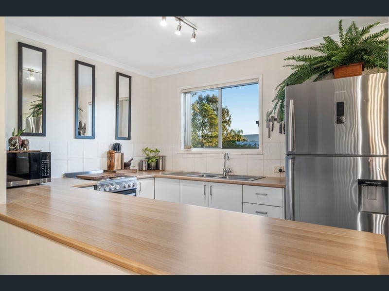 17 Nerang-Broadbeach Road — photo 1 of 5