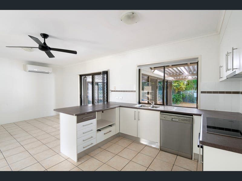 11 Lautoka Court, Clear Island Waters — photo 1 of 5