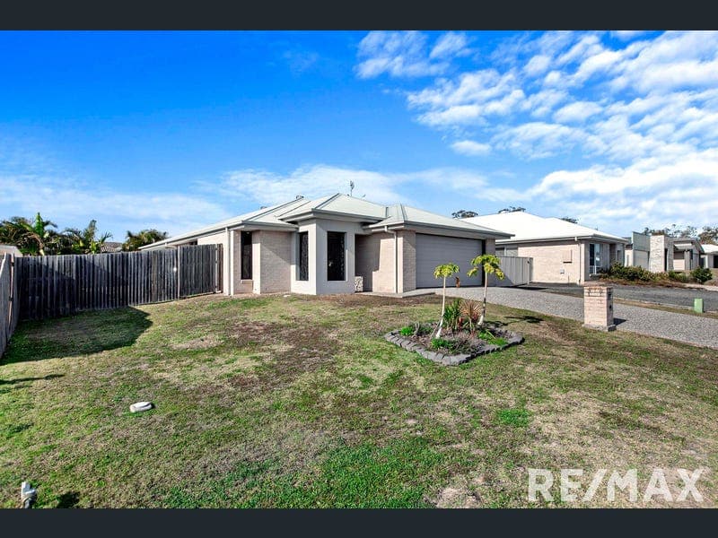 18 Waugh Street, Urangan — photo 1 of 5