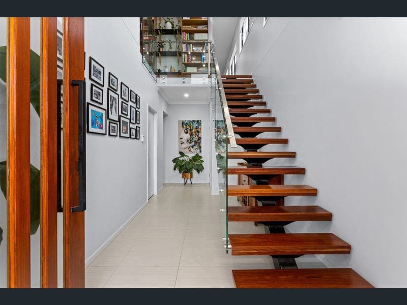 12 Seattle Close, Spring Mountain — photo 1 of 5
