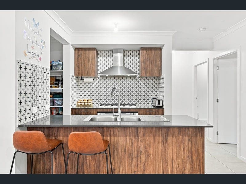 5 Nambucca Street, South Maclean — photo 1 of 5