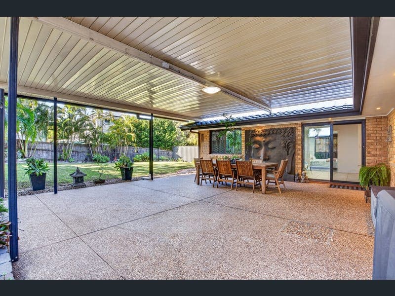 25 Alamau Street, Benowa — photo 1 of 5