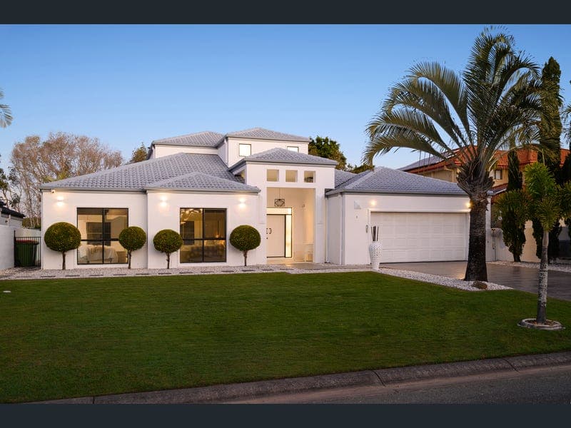 2 Parkwater Terrace, Helensvale — photo 1 of 5