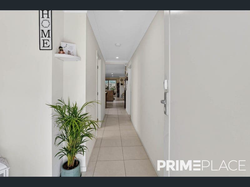 16 Ivanhoe Street, Spring Mountain — photo 1 of 5