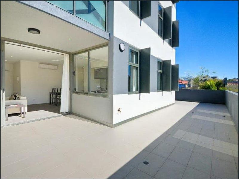 206/27 Russell Street, South Brisbane — photo 1 of 5
