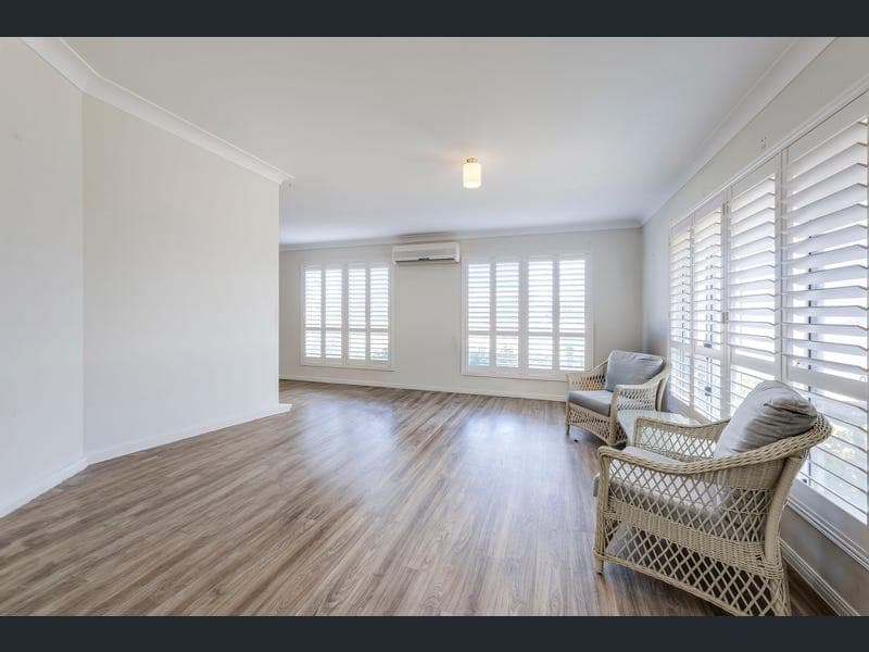 48 Thomas Thomsen Drive, Thabeban — photo 1 of 5