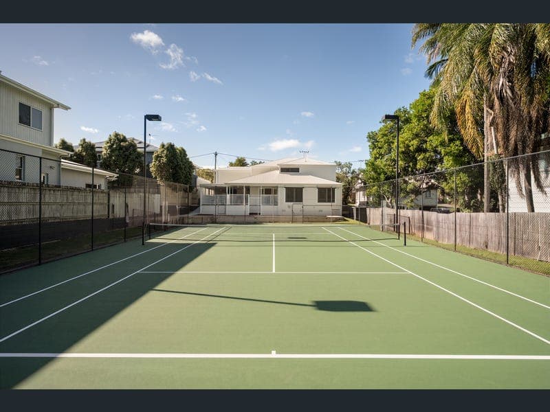 26 Blaikie Street, Hendra — photo 1 of 5