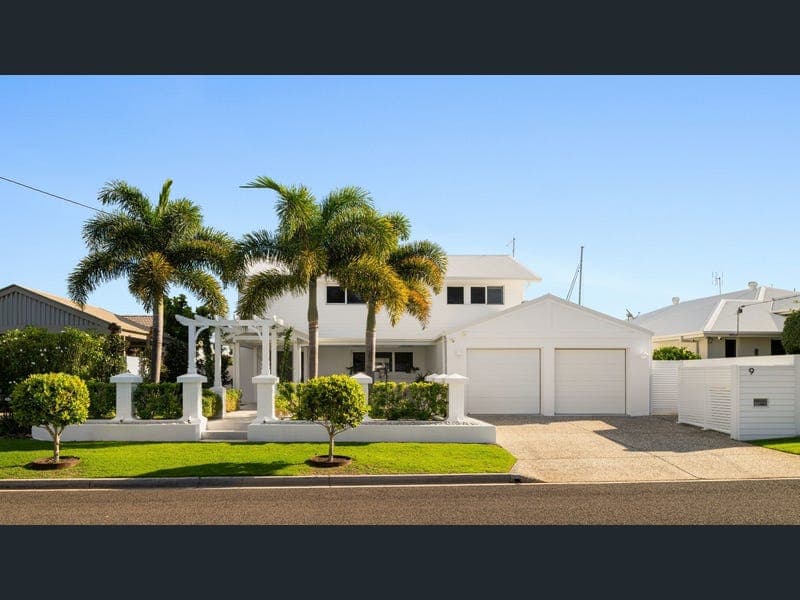 9 Carwoola Crescent, Mooloolaba — photo 1 of 5
