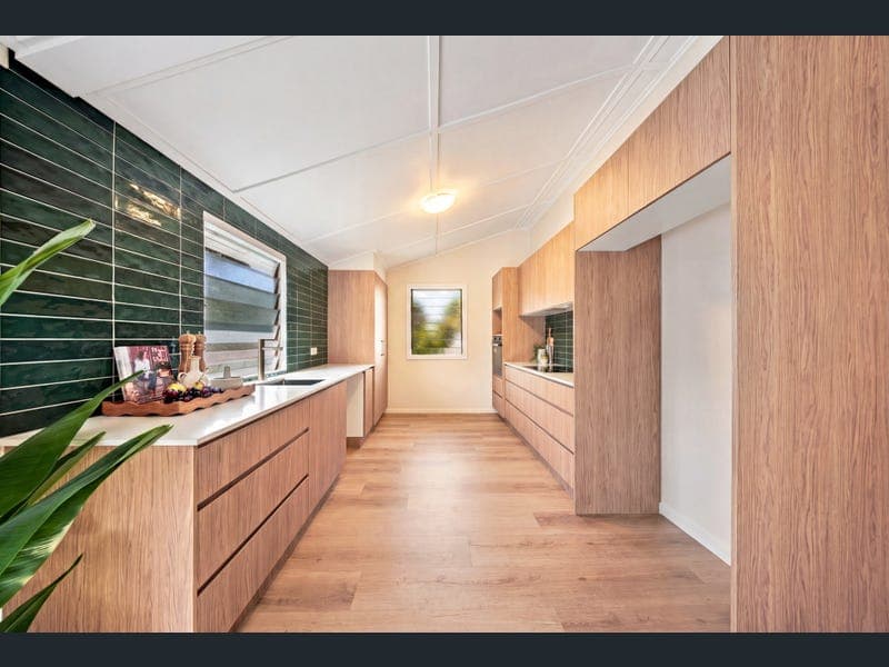117 Twelfth Avenue, Railway Estate — photo 1 of 5