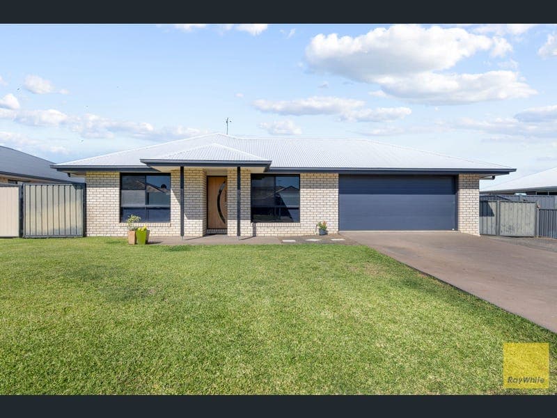 6 Vale Street, Emerald — photo 1 of 5