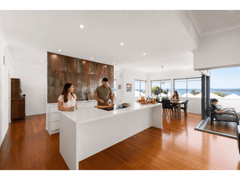 36 Wilson Esplanade, Redland Bay — photo 1 of 5
