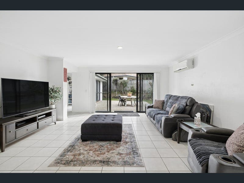 6 Jucara Avenue, Robina — photo 1 of 5