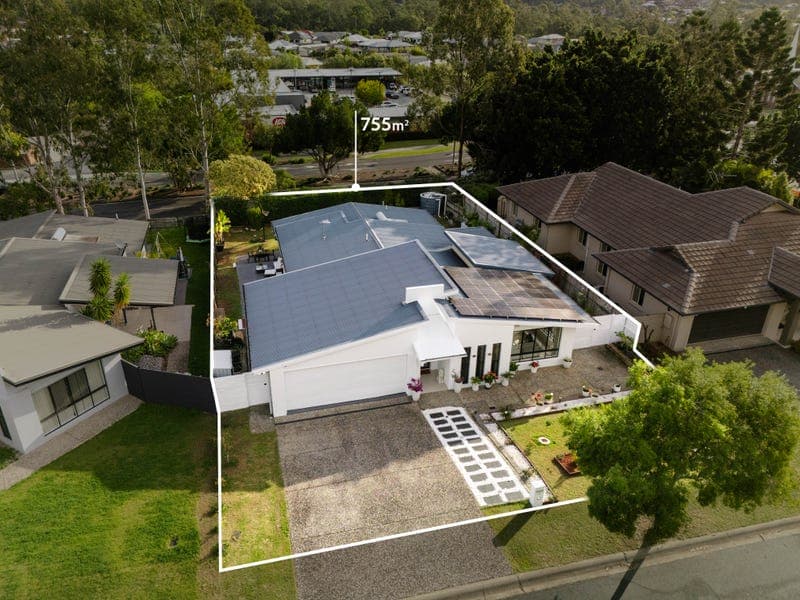 3 Mahogany Rise, Brookwater — photo 1 of 5