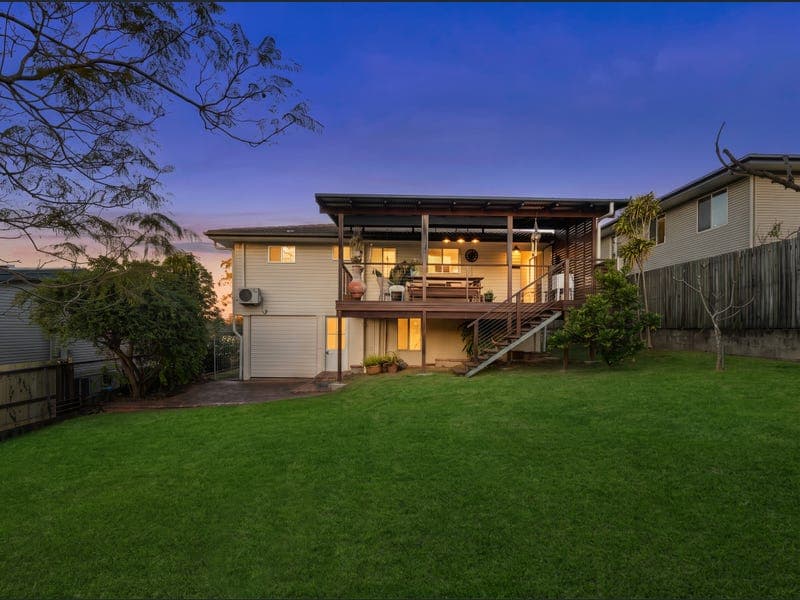 16 Carissa Street, Arana Hills — photo 1 of 5