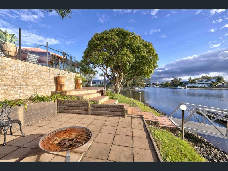38 Conifer Crescent, Broadbeach Waters — photo 1 of 5