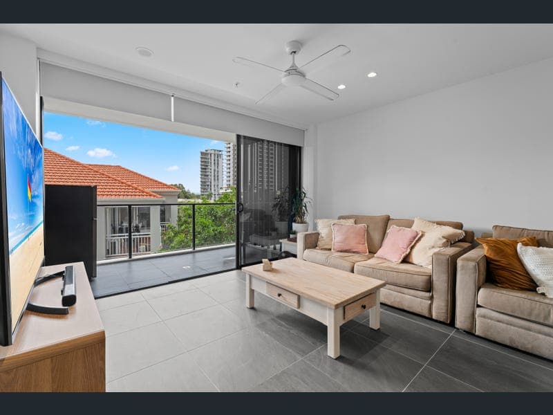 202/28 Dalpura Street, Chevron Island — photo 1 of 5