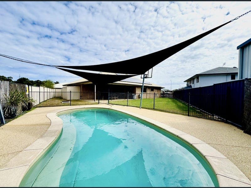 8 BLIGH Court, Moranbah — photo 1 of 5