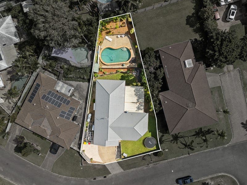 8 PERTH SQUARE, Highland Park — photo 1 of 5