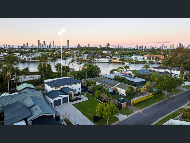 64 River Crescent, Broadbeach Waters — photo 1 of 5