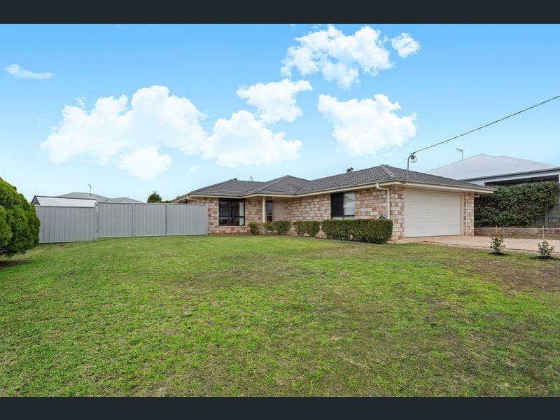 300 Ramsay Street, Middle Ridge — photo 1 of 5