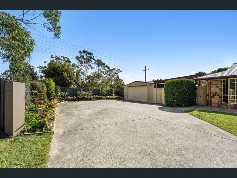 15 Karnak Court, Camira — photo 1 of 5