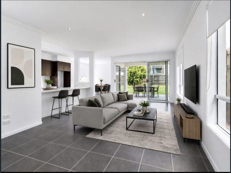 52 Hindes Street, Lota — photo 1 of 5