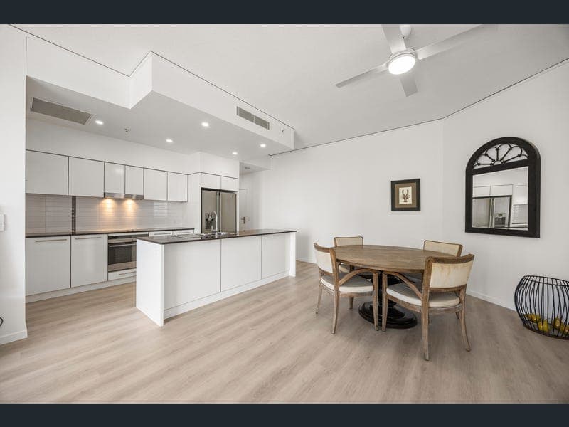 2402/22 Surf Parade, Broadbeach — photo 1 of 5