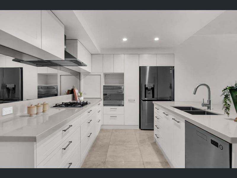 1703/1 Rialto Quay Drive, Hope Island — photo 1 of 5